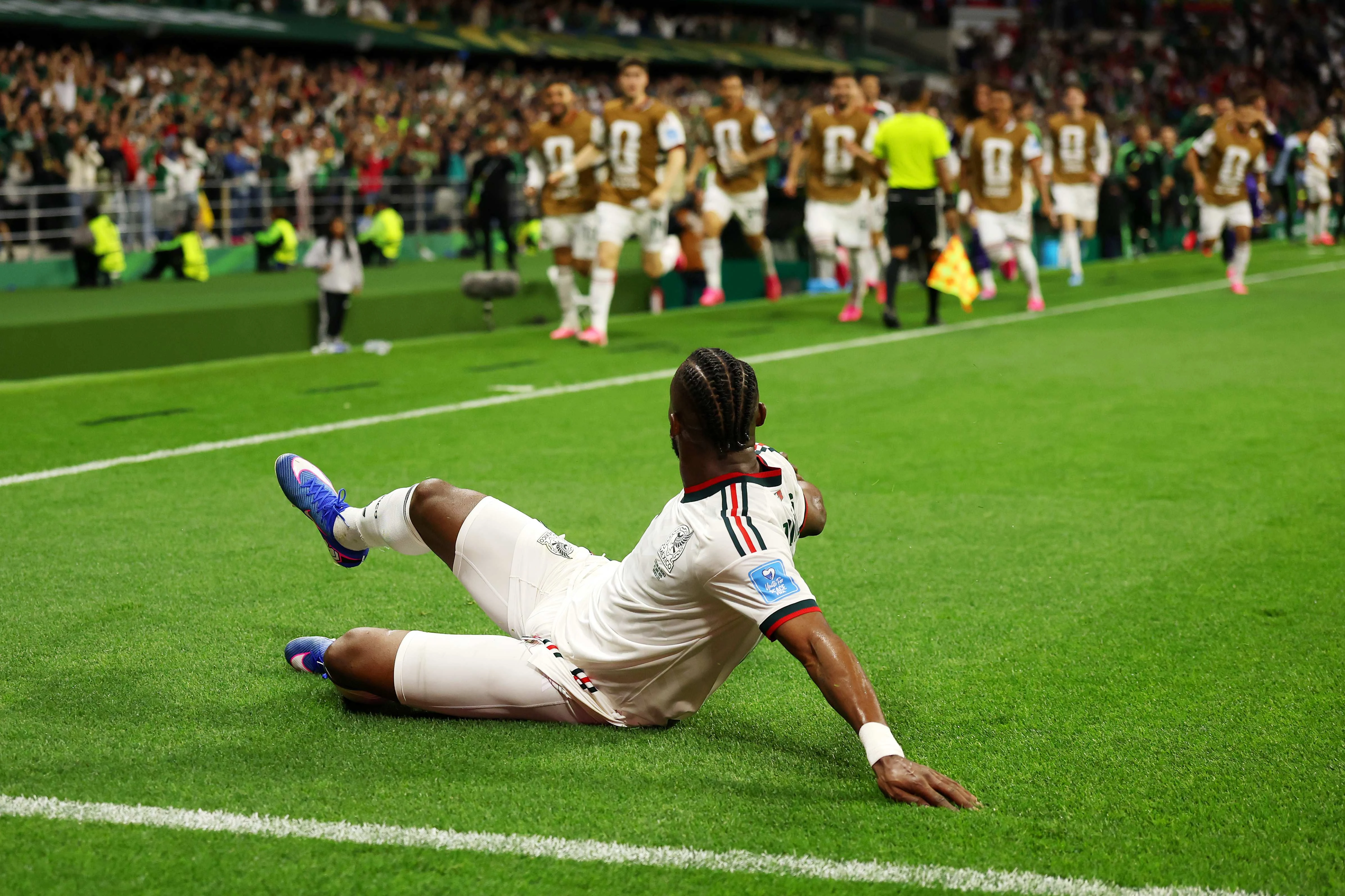 法国男子足球队点球大战五比四险胜葡萄牙队挺进四强