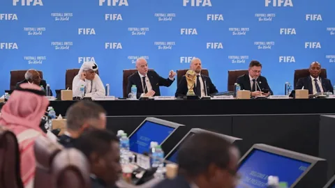 “《每体》曝佩尼亚下赛季恐被弗里克弃用”